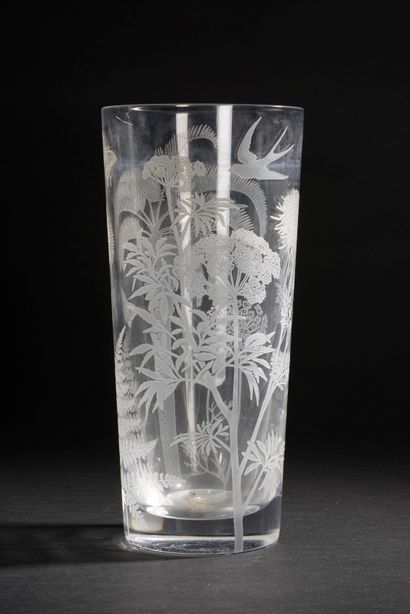 BACCARAT
Vase évasé à décor gravé à l'acide...
