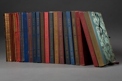 Important set of 26 collection of plates...