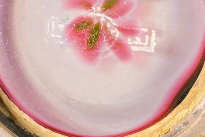 Vase en verre multicouche à décor dégagé...