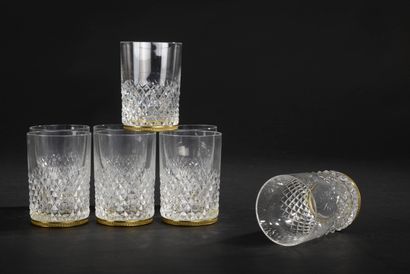 Suite de huit verres à whisky en cristal...