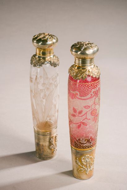 BACCARAT.
Flacon à parfum en cristal gravé...