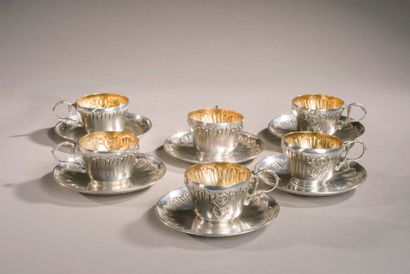 Ensemble de six tasses à thé et six sous-tasses...