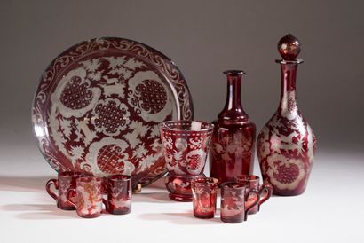 BOHEME - Service de nuit en verre rubis taillé...