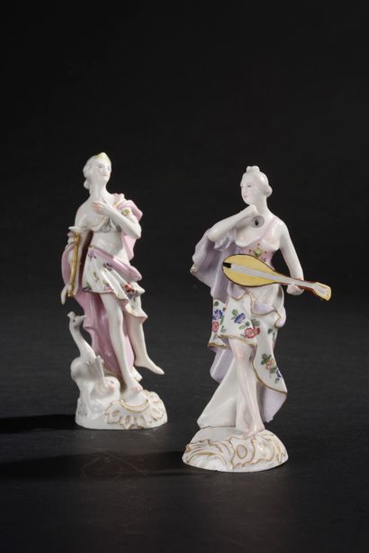 MEISSEN.
Deux sujets en porcelaine polychrome...