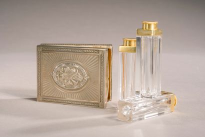 Boîte à parfum en argent 950 millièmes (poinçon...
