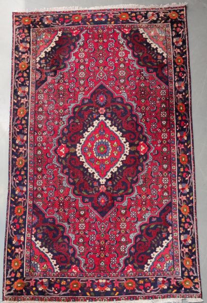 Tapis rectangulaire en laine polychrome à...