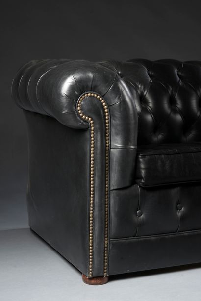 Canapé-lit Chesterfield en similicuir noir...