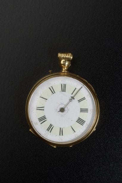 Montre de col en or jaune 18K, cadran émaillé...