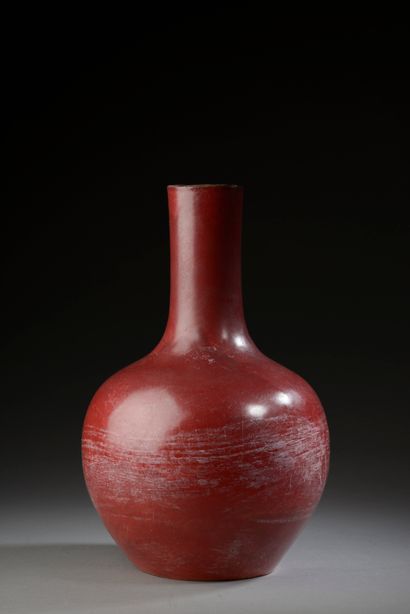 Dans le goût de la Chine - XXe siècle. 
Vase...