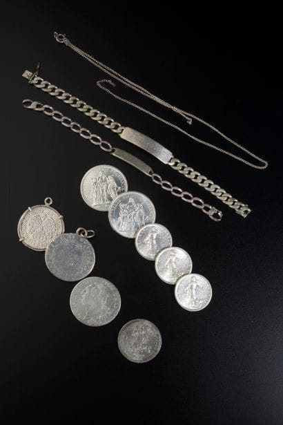 Ensemble en argent comprenant diverses pièces,...