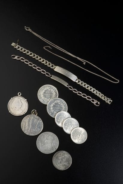 Ensemble en argent comprenant diverses pièces,...