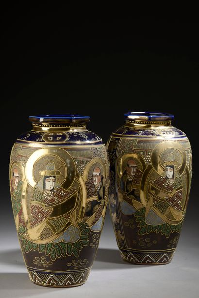 JAPON, Satsuma - XXe siècle. 
Paire de vases...