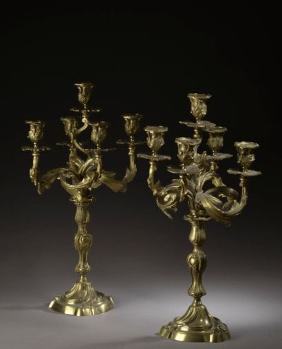 Paire de candélabres en bronze ciselé et...