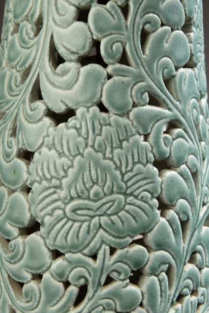 CHINE - XXe siècle.
Vase monté en lampe (avec...