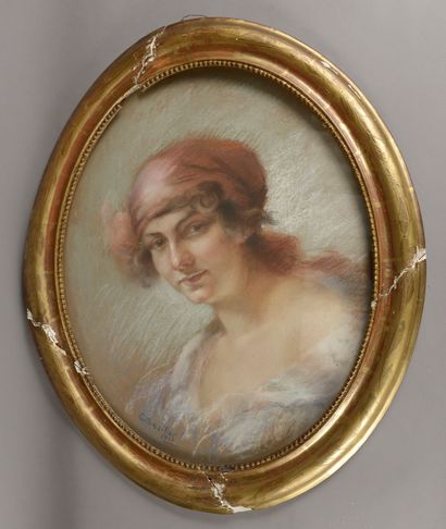 C. MAZILIER (XXe siècle). 
Portrait de femme.
Pastel...