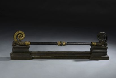 Barre de foyer en métal laqué noir et bronze...