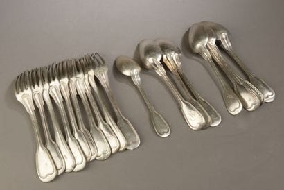 Ensemble de couverts en argent, modèle filet...