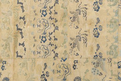 CHINE - XXe siècle. 
Soie tissée à décor...