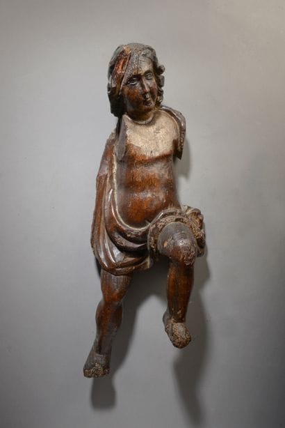 Putto en bois sculpté anciennement polychrome...