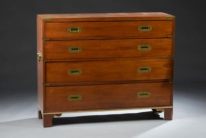 Commode bateau en acajou et placage d'acajou...