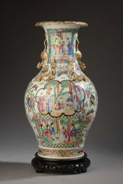 CHINA, Canton - 19th century.

A baluster...