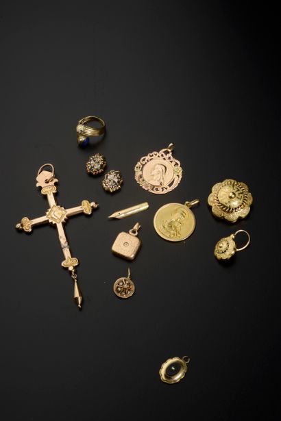 Ensemble de bijoux en or jaune 18K, comprenant...