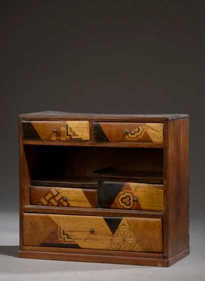 JAPON - ère Meiji (1868-1912)
Petit cabinet...
