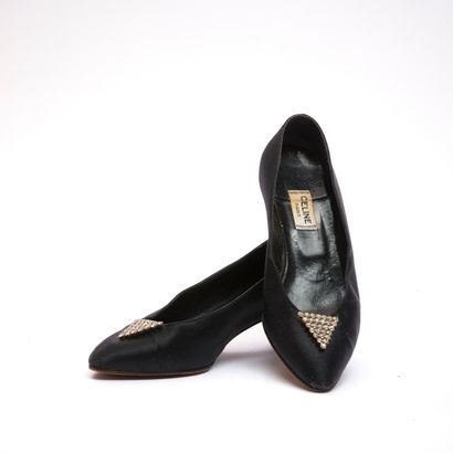 CELINE.
Paire d'escarpins du soir en satin...