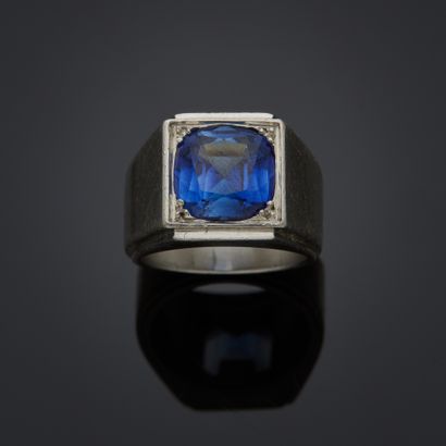 Bague en platine 850 millièmes présentant...