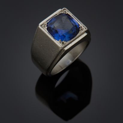 Bague en platine 850 millièmes présentant...