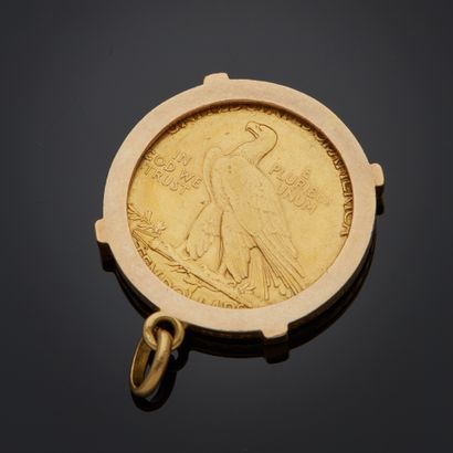 Pendentif en or jaune 18k orné d'une pièce...