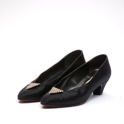 CELINE.
Paire d'escarpins du soir en satin...