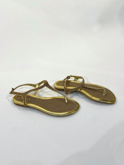 RALPH LAUREN.
Paire de sandales en nubuck...