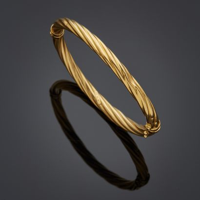 Bracelet jonc rigide en or jaune 18k torsadé,...