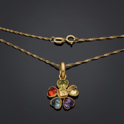 Pendentif fleur en or jaune 18k, ses pétales...