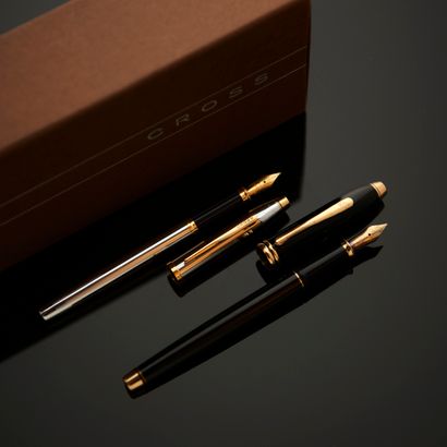 CROSS.
Ensemble comprenant :
- un stylo plume...