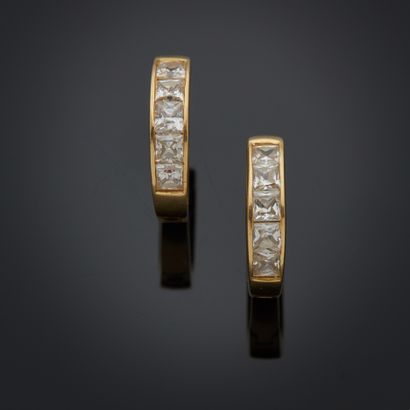 Paire de boucles d'oreilles en or jaune 18k...