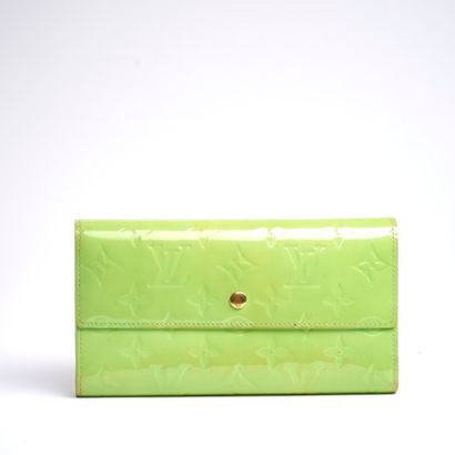 LOUIS VUITTON.
Porte carte, porte monnaie,...