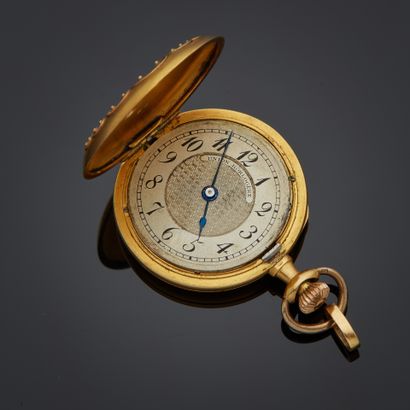 Montre de col savonnette en or jaune 18k...