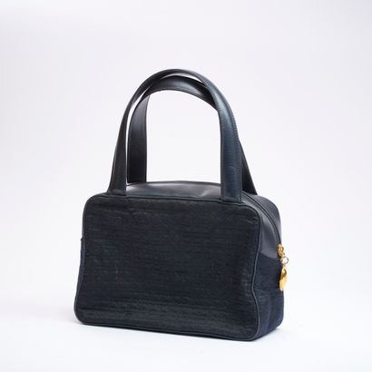 CHRISTIAN DIOR. 
Sac à main en nylon tissé...