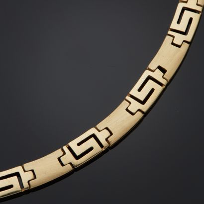 Collier en or jaune 14k, alternant des maillons...