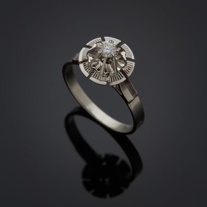 Bague solitaire en or gris 18k sertie d'un...