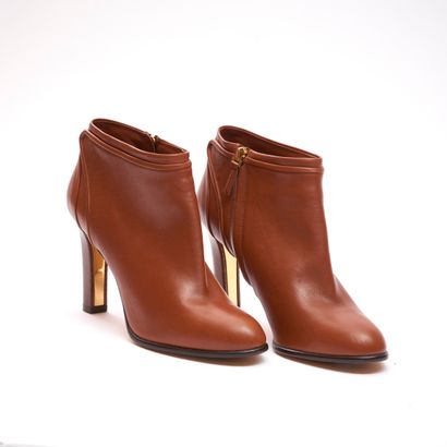 SALVATORE FERRAGAMO.
Paire de bottines à...