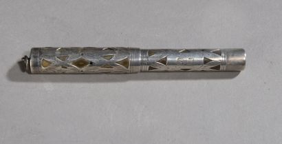 WATERMAN'S.
Stylo plume, le corps en argent...