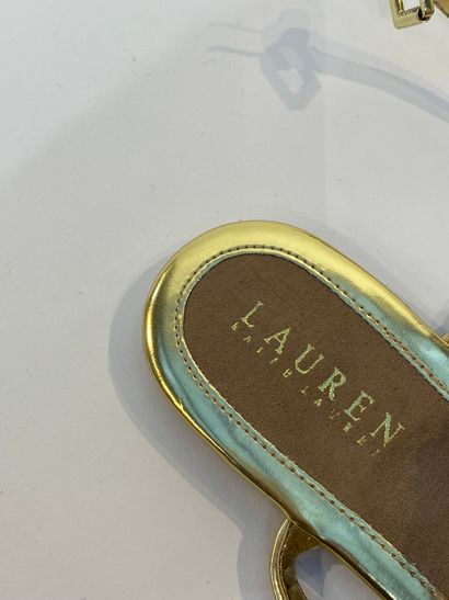 RALPH LAUREN.
Paire de sandales en nubuck...