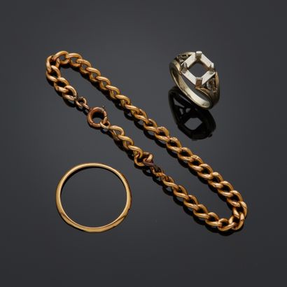 Débris d'or 18k comprenant : 
- bracelet...