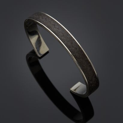 MONTBLANC
Bracelet jonc en acier, piqué d'une...