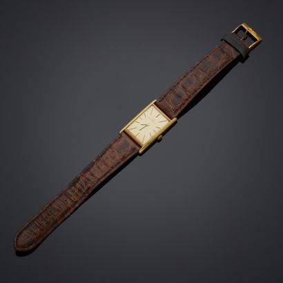 UNIVERSAL Genève.
Montre bracelet en acier...