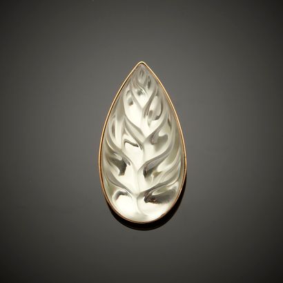 LALIQUE.
Broche en cristal moulé figurant...