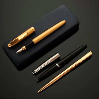 PARKER.
Ensemble composé de :
- un stylo...